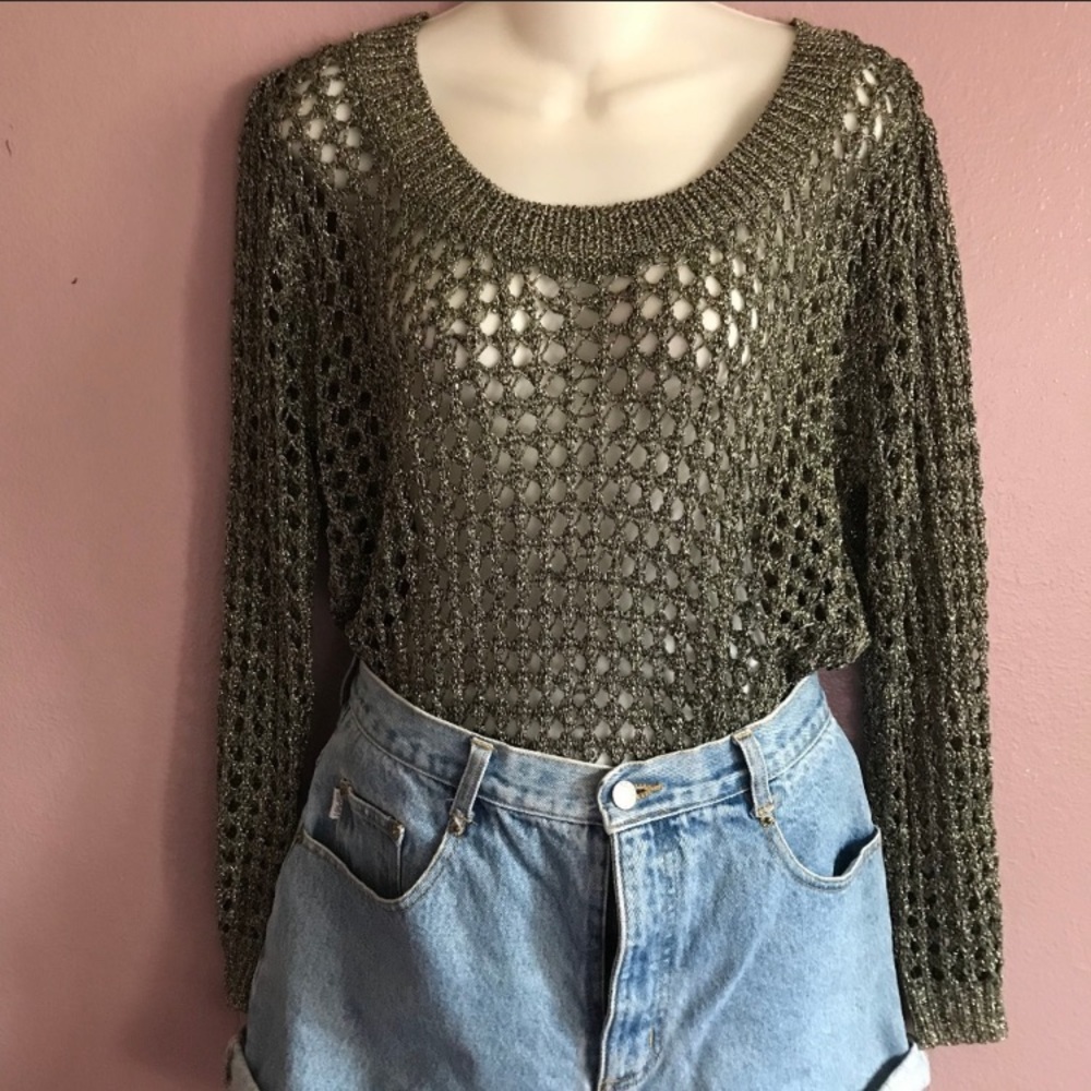 NWT Gray Metallic Top Size M by Tinonel